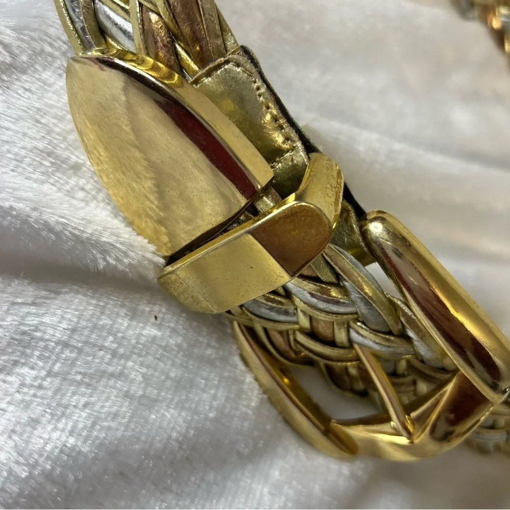 Vintage women’s S/M gold and silver‎ metallic belt. 70s 80s retro look.